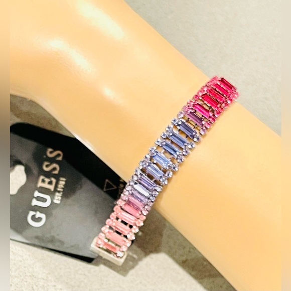 ✨ GUESS⭐️ Baguette & Crystal Line
Bracelet. COLOR: Multi/Silver - Picture 5 of 9